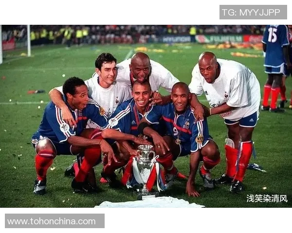 尤为闪耀的足球明星们他们的传奇故事与精彩瞬间